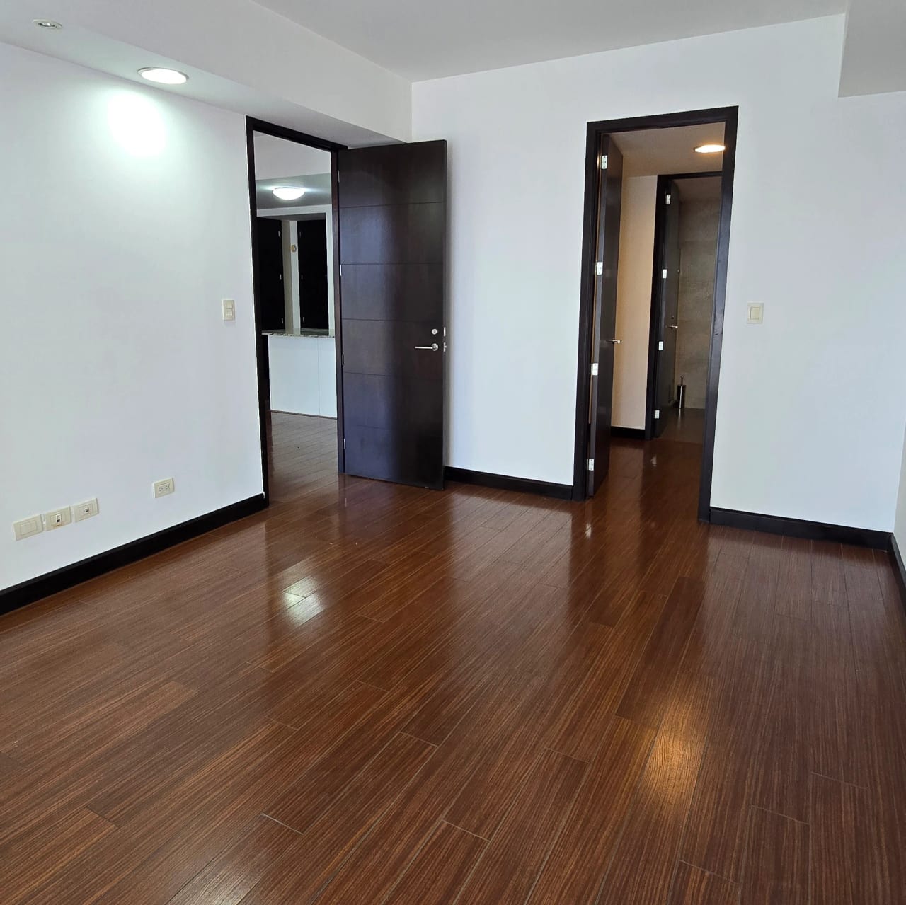 Moderno y cómodo apartamento en alquiler en zona 10 — Apartamento en Alquiler en 19-10, Zona 10, Guatemala, Ciudad — foto 6 de 8
