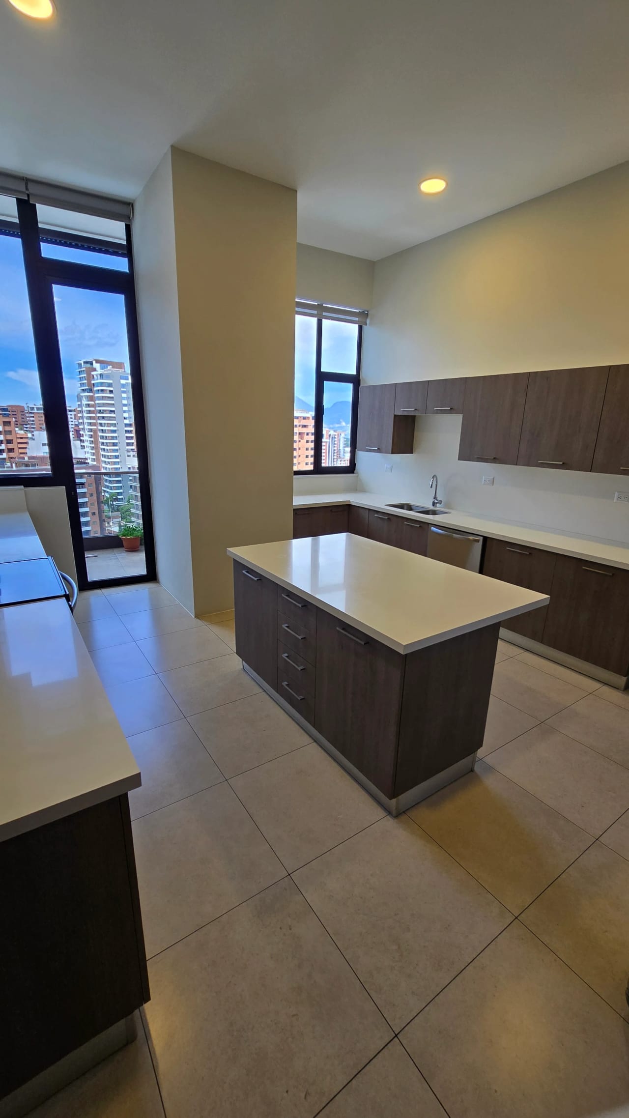 Espectacular apartamento en renta en zona 14 — Apartamento en Alquiler en Santa Inés, Zona 14, Guatemala, Ciudad — foto 1 de 7