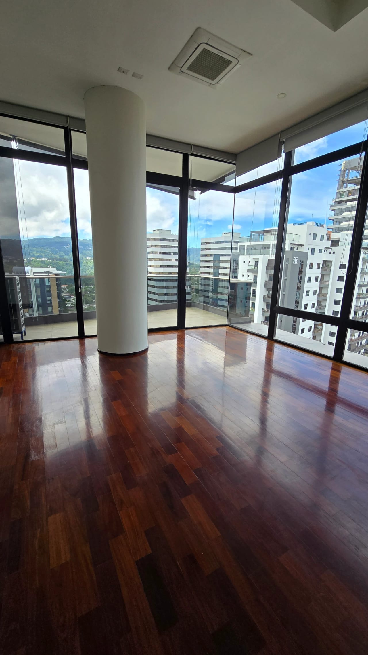 Espectacular apartamento en renta en zona 14 — Apartamento en Alquiler en Santa Inés, Zona 14, Guatemala, Ciudad — foto 5 de 7