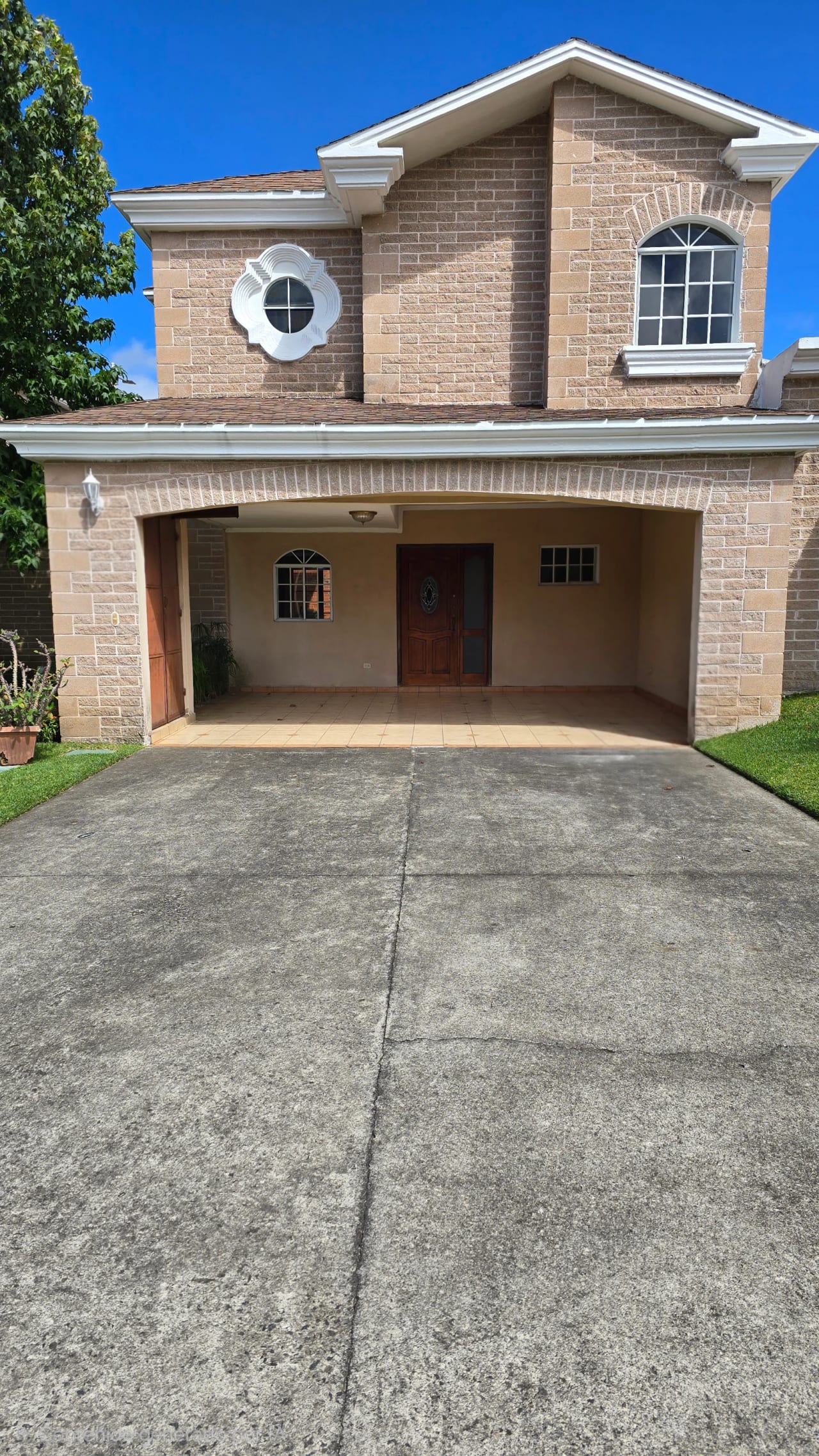 Cómoda casa de dos niveles en Condominio Santa Anita — Casa en Alquiler en km 16-20, Carretera a El Salvador, Guatemala, Ciudad — foto 1 de 13