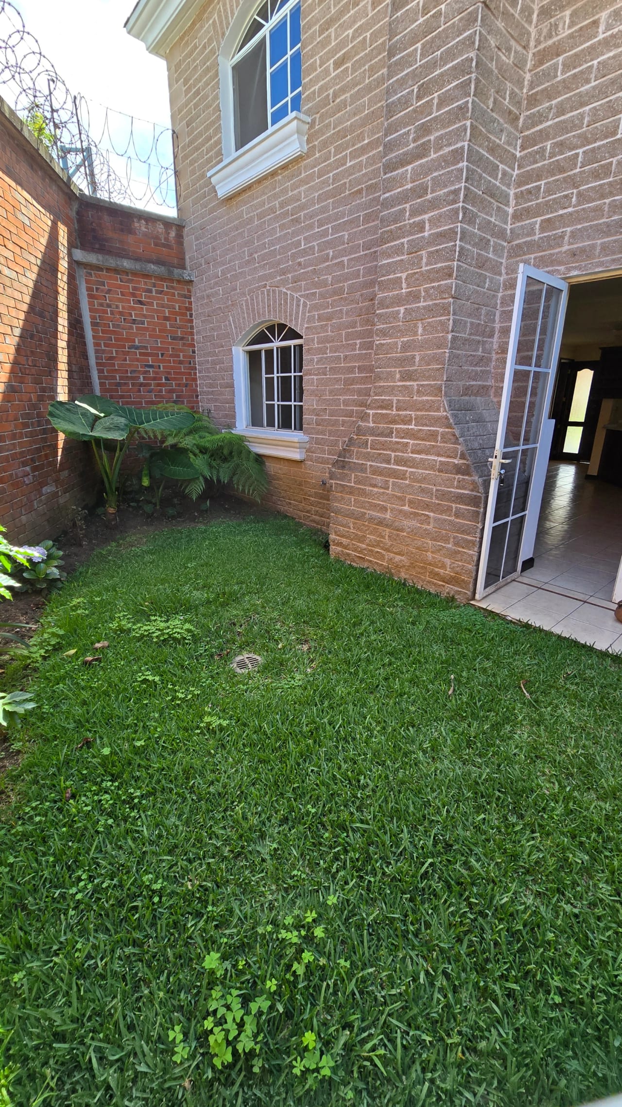 Cómoda casa de dos niveles en Condominio Santa Anita — Casa en Alquiler en km 16-20, Carretera a El Salvador, Guatemala, Ciudad — foto 5 de 13
