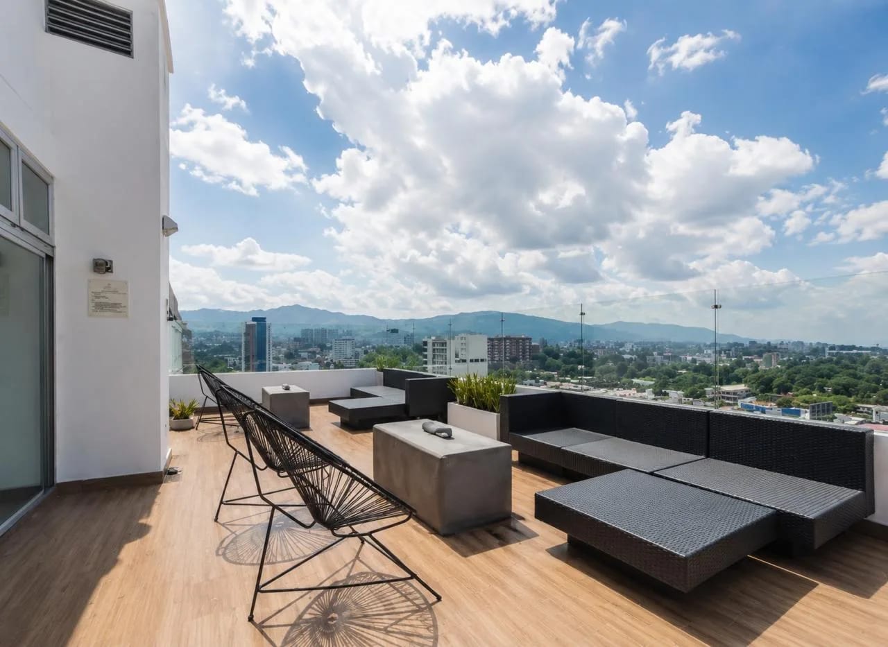 Apartamento Amueblado en Venta Zona 10 cod. CA36515 - Image 2