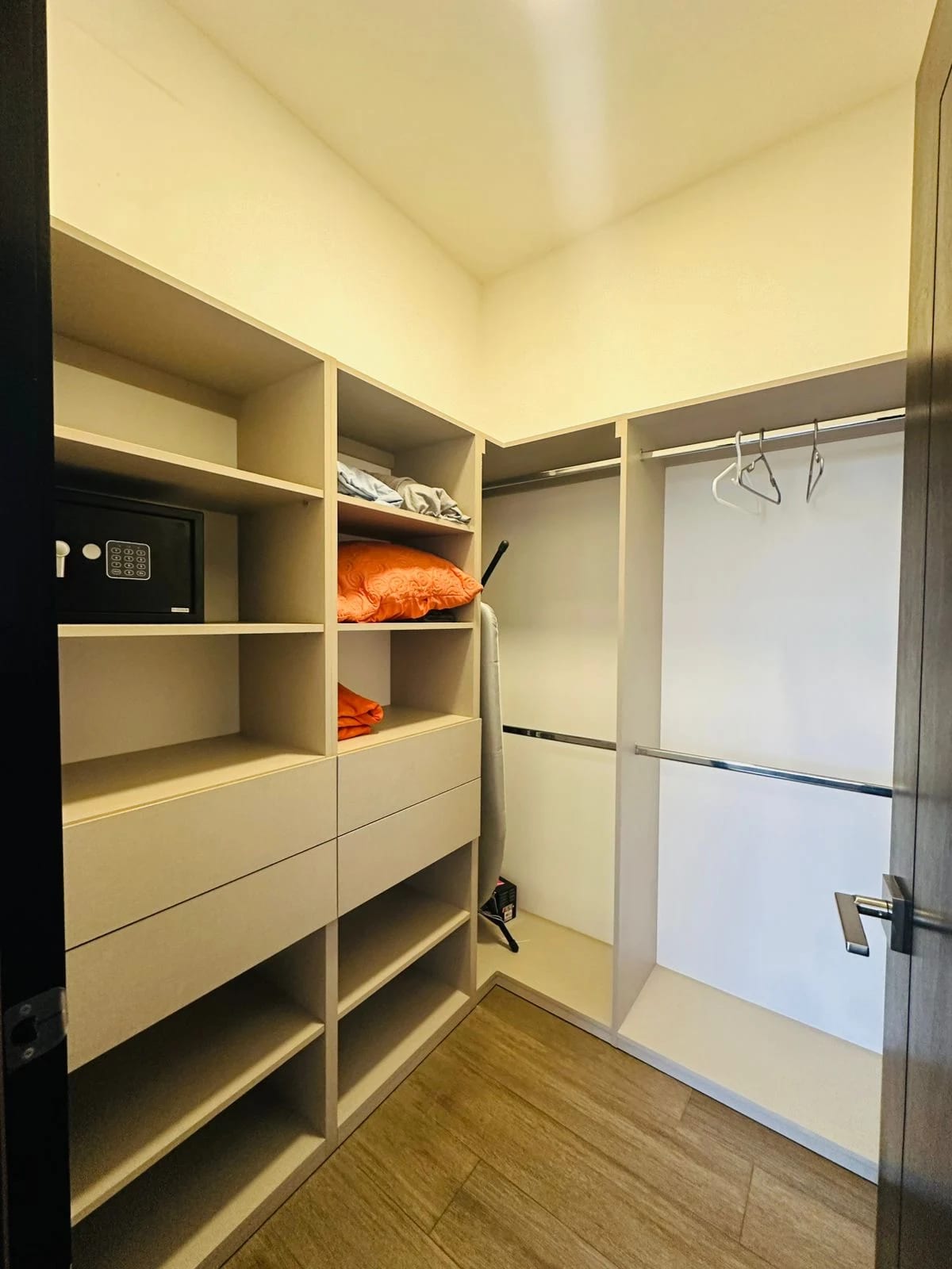 Apartamento Amueblado en Venta Zona 10 COD.CA36785 — Apartamento en Venta en Zona 10, Guatemala, Ciudad — foto 9 de 12