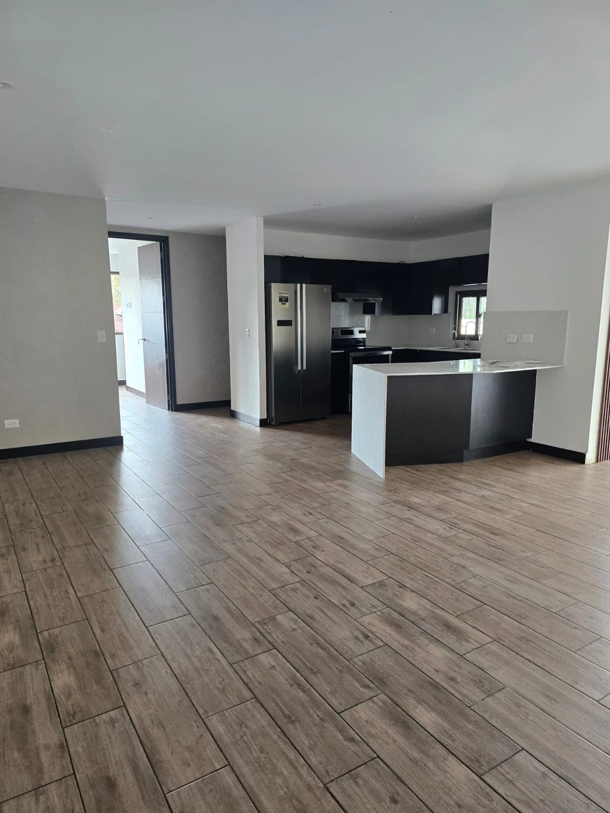 Apartamento en Renta Zona 10 COD. CA36861 — Apartamento en Alquiler en Zona 10, Guatemala, Ciudad — foto 2 de 8