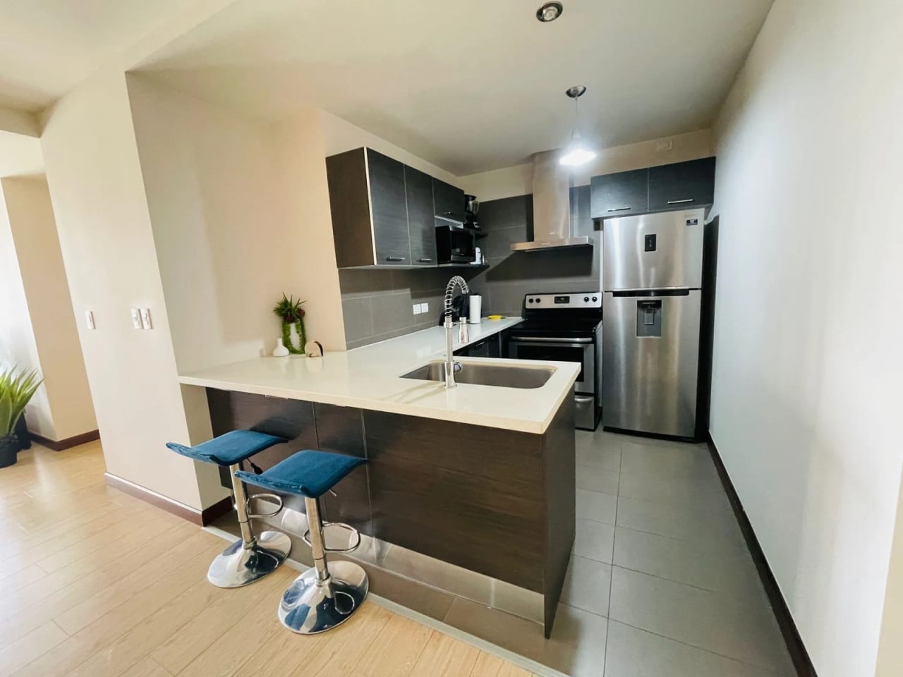 Apartamento Amueblado en Renta Zona 10 cod.CA36945 — Apartamento en Alquiler en Zona 10, Guatemala, Ciudad — foto 2 de 15