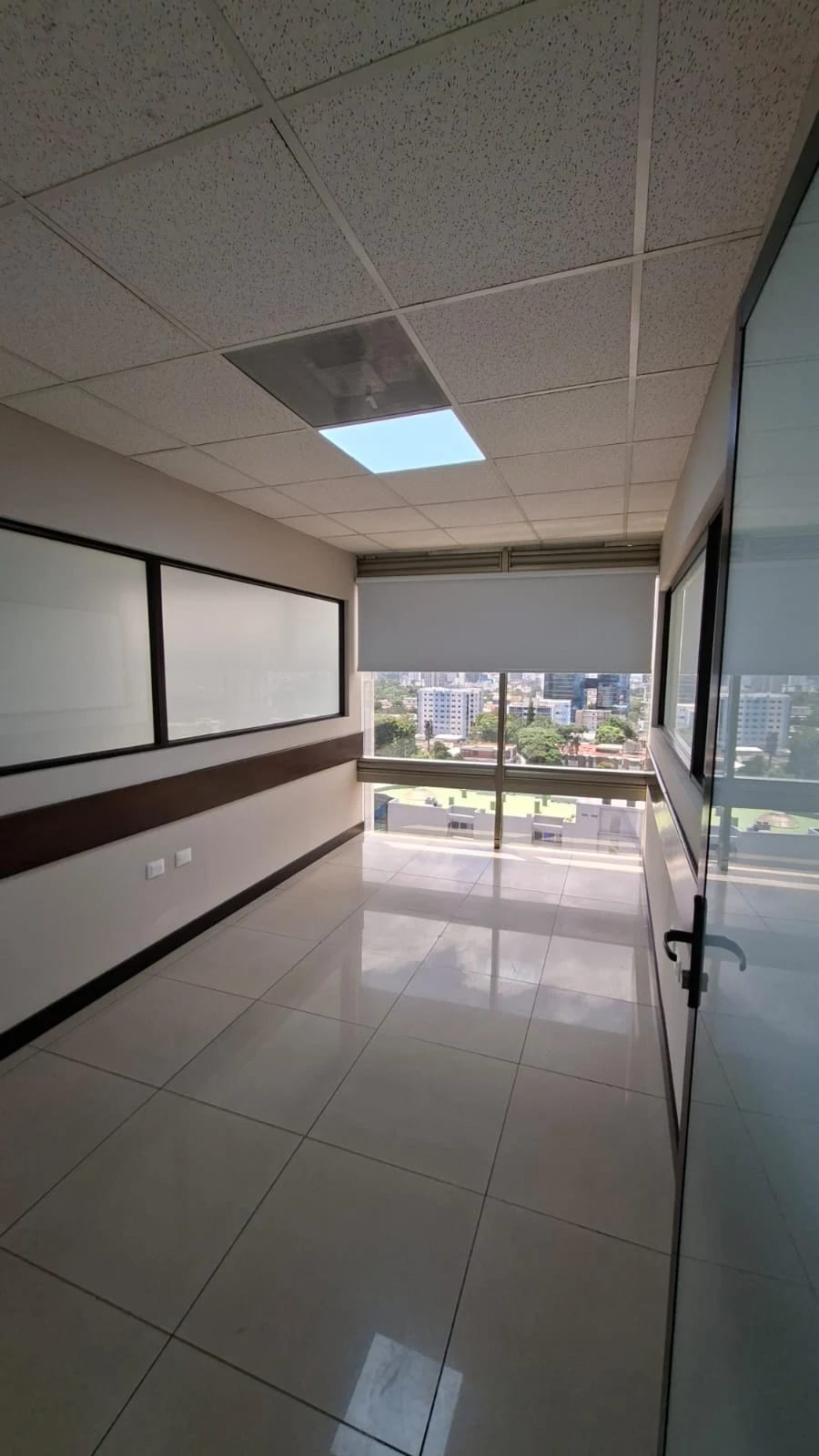 Clinica u Oficina en Renta Zona 10codigo.CO36957 — Oficina en Alquiler en Zona 10, Guatemala, Ciudad — foto 4 de 8