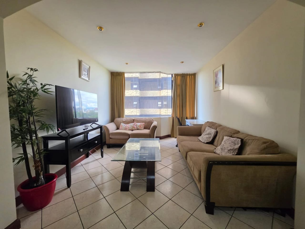 Apartamento Amueblado en Renta Zona 10 cod.CA37052 — Apartamento en Alquiler en Zona 10, Guatemala, Ciudad — foto 1 de 10