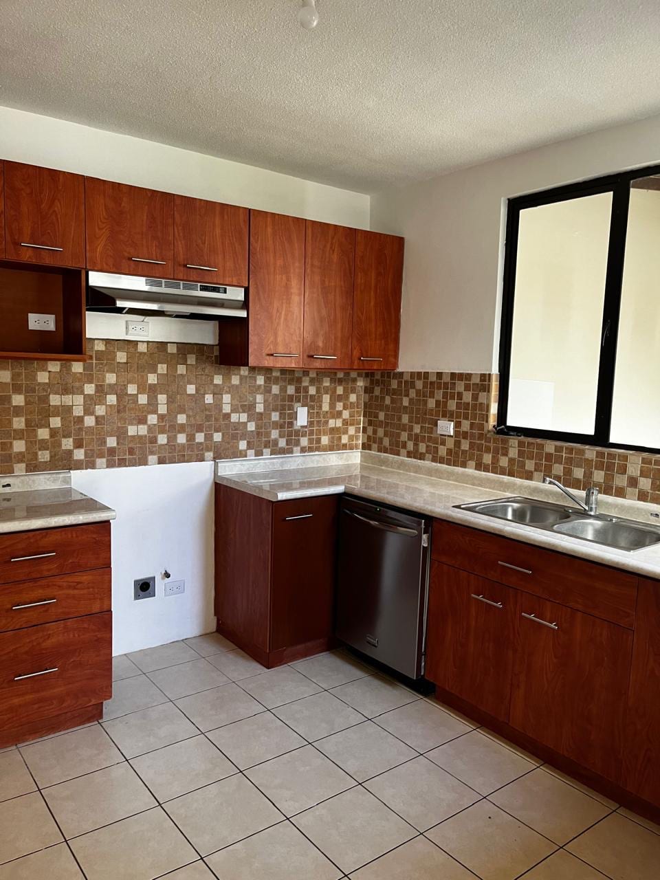 Casa en Venta en Los Manzanillos — Casa en Venta en Las Manzanillas, Carretera a El Salvador, Guatemala, Ciudad — foto 2 de 8