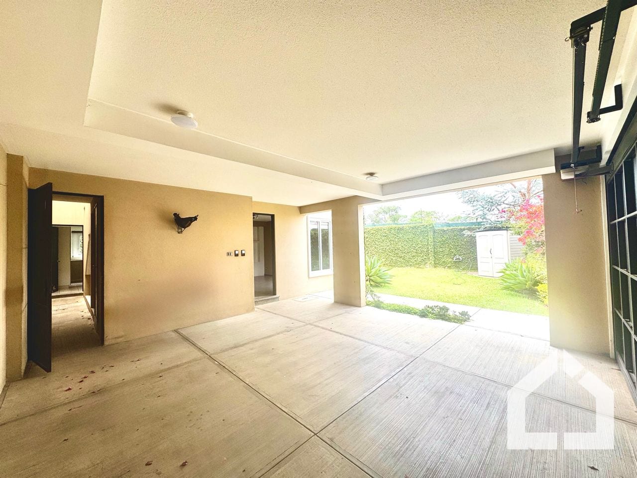 Casa de esquina en venta en Cumbres de la Arboleda — Casa en Venta en Cumbres de La Arboleda, Carretera a El Salvador, Guatemala, Ciudad — foto 5 de 16