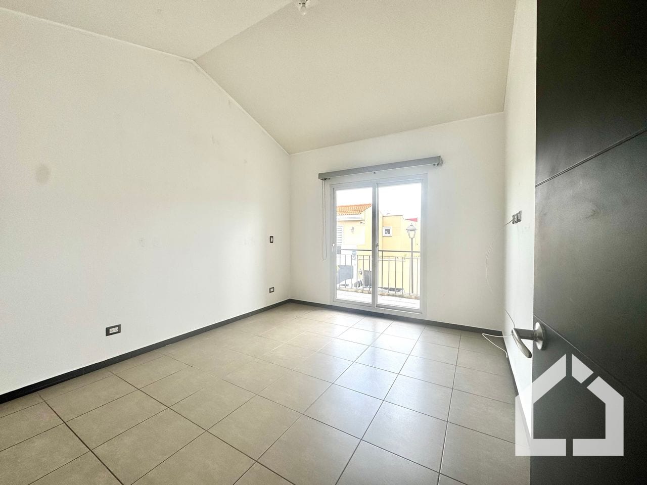 Casa de esquina en venta en Cumbres de la Arboleda — Casa en Venta en Cumbres de La Arboleda, Carretera a El Salvador, Guatemala, Ciudad — foto 11 de 16