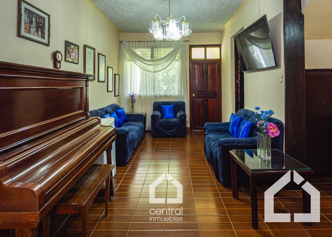 Casa de 5 habitaciones en Pinares de San Cristóbal, Mixco — Casa en Venta en Pinares de San Cristobal, Zona 8 Mixco, Guatemala, Ciudad — foto 1 de 17