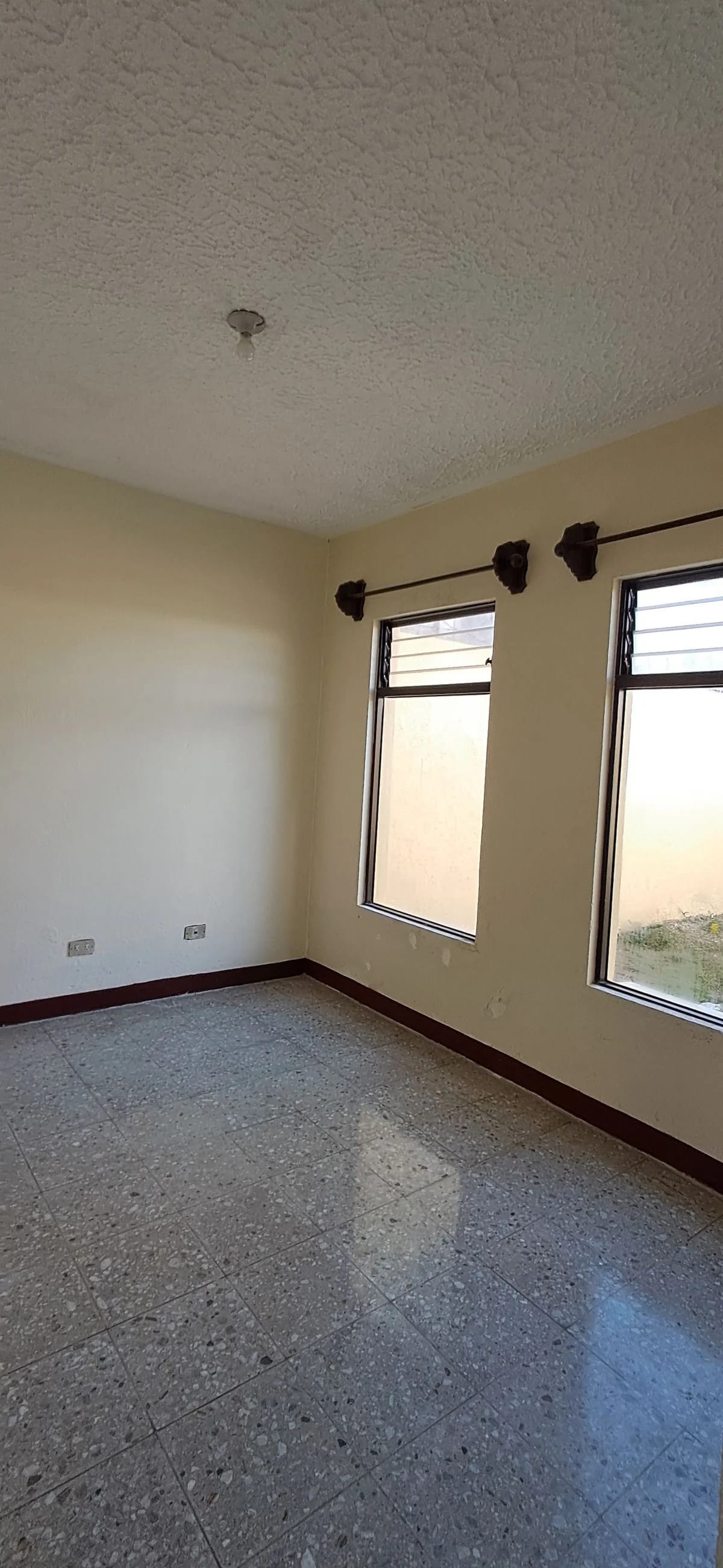 Casa en venta en Los Manantiales — Casa en Venta en San José Pinula, Guatemala, Ciudad — foto 8 de 15
