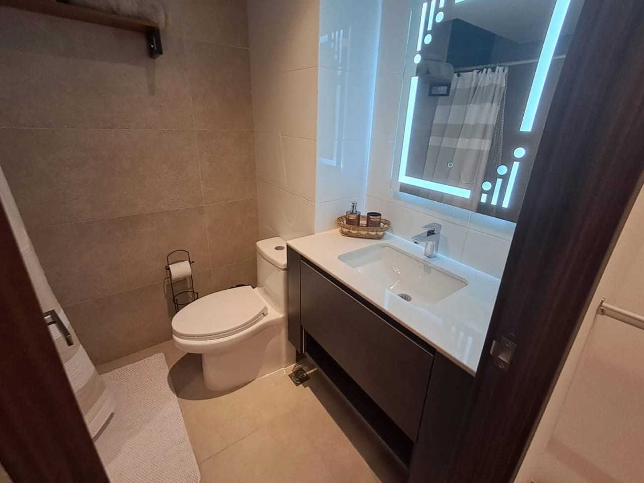 Apartamento amueblado en Inara Cuatro Norte Zona 4 — Apartamento en Alquiler en Inara Cuatro Norte, Zona 4, Guatemala, Ciudad — foto 5 de 17