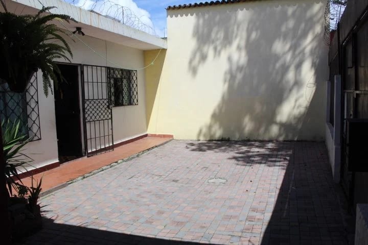 Se Alquila Casa Amplia en Zona 12, Fuera de Garita — Casa en Alquiler en Torre Santa Elisa, Zona 12, Guatemala, Ciudad — foto 2 de 8