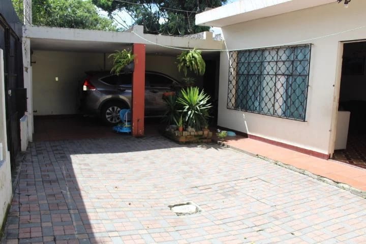 Se Alquila Casa Amplia en Zona 12, Fuera de Garita — Casa en Alquiler en Torre Santa Elisa, Zona 12, Guatemala, Ciudad — foto 3 de 8