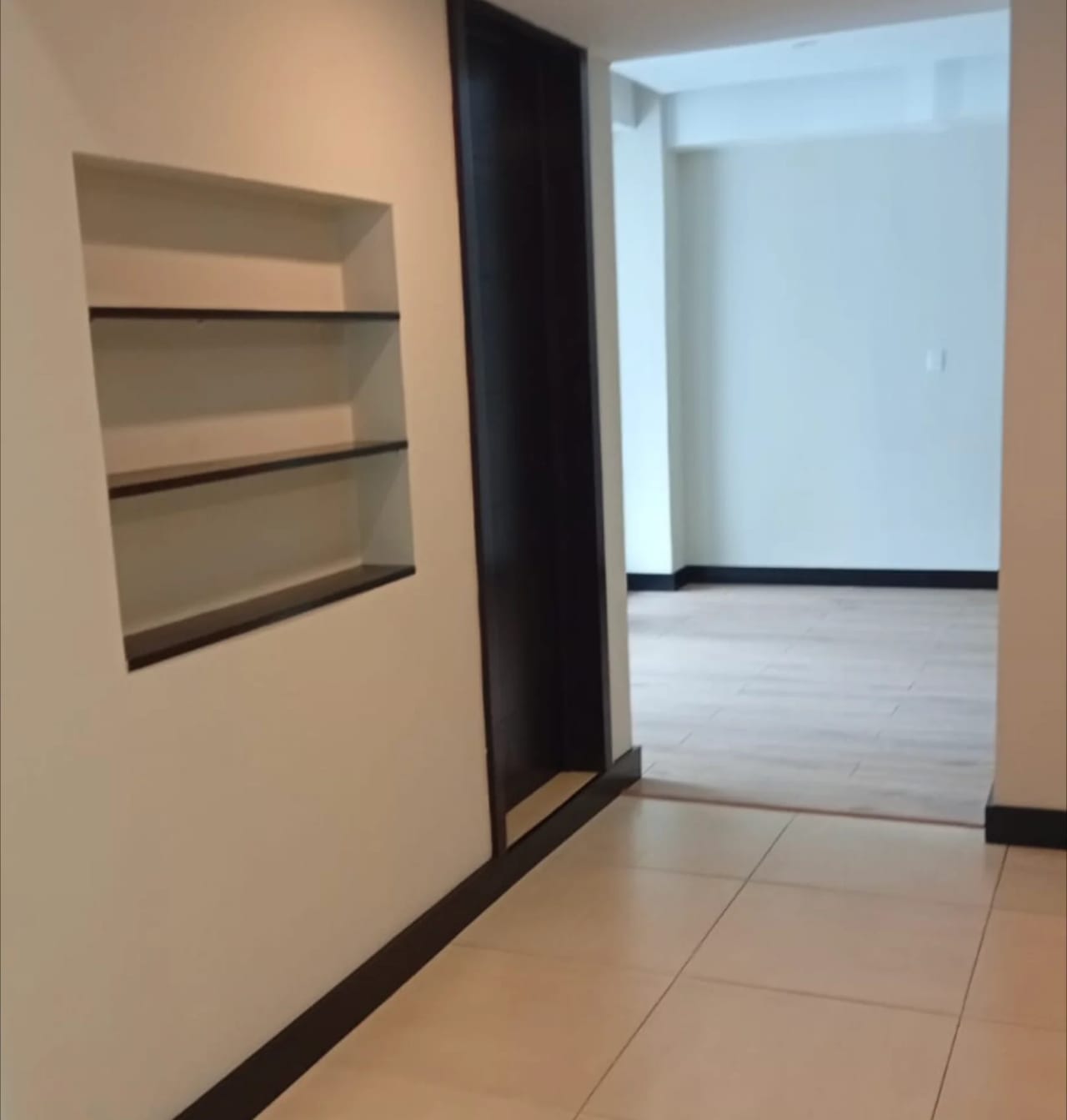 Oficina en Renta - Edificio Cobella Zona 14 — Oficina en Alquiler en Cobella, Zona 14, Guatemala, Ciudad — foto 3 de 10