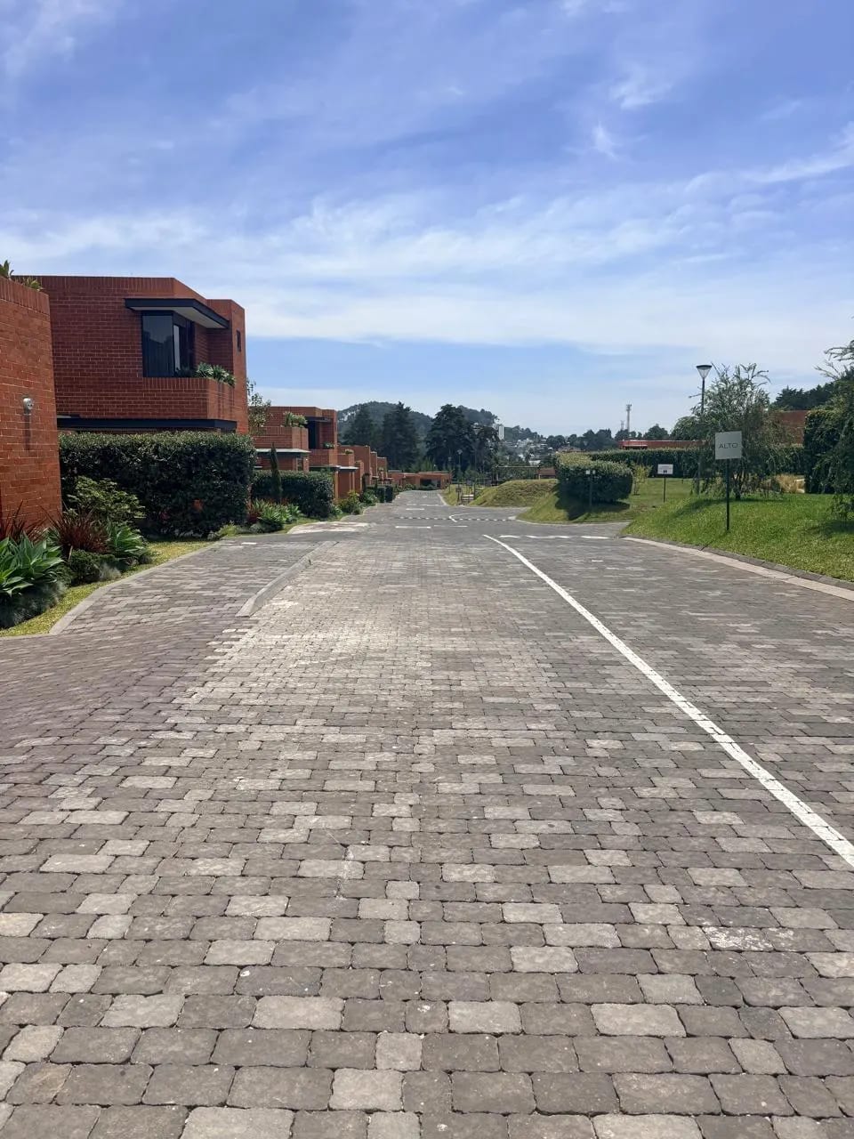 Hermosa residencia en Residencias Concepción — Casa en Alquiler en Pradera Concepción, Carretera a El Salvador, Guatemala, Ciudad — foto 2 de 16