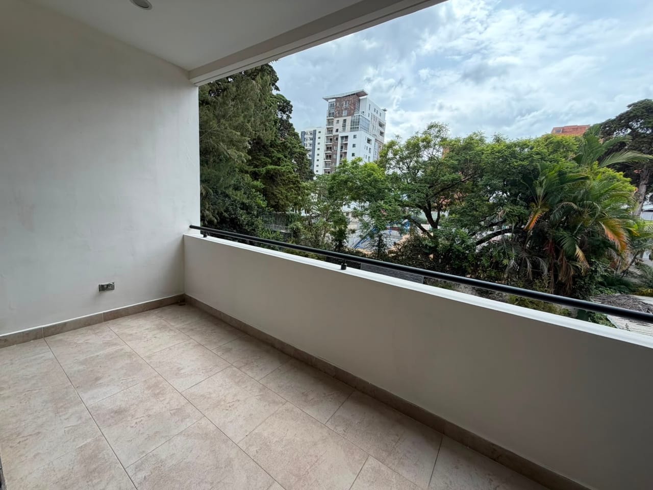 Apartamento en Renta Edificio Cobella Zona 14 — Apartamento en Alquiler en Cobella, Zona 14, Guatemala, Ciudad — foto 2 de 14