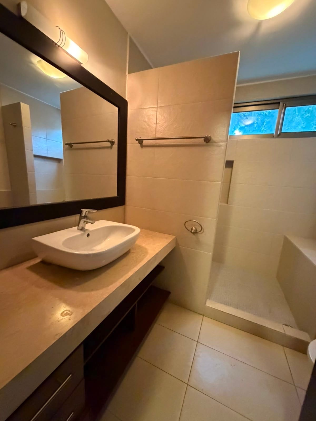 Apartamento en Renta Edificio Cobella Zona 14 — Apartamento en Alquiler en Cobella, Zona 14, Guatemala, Ciudad — foto 3 de 14