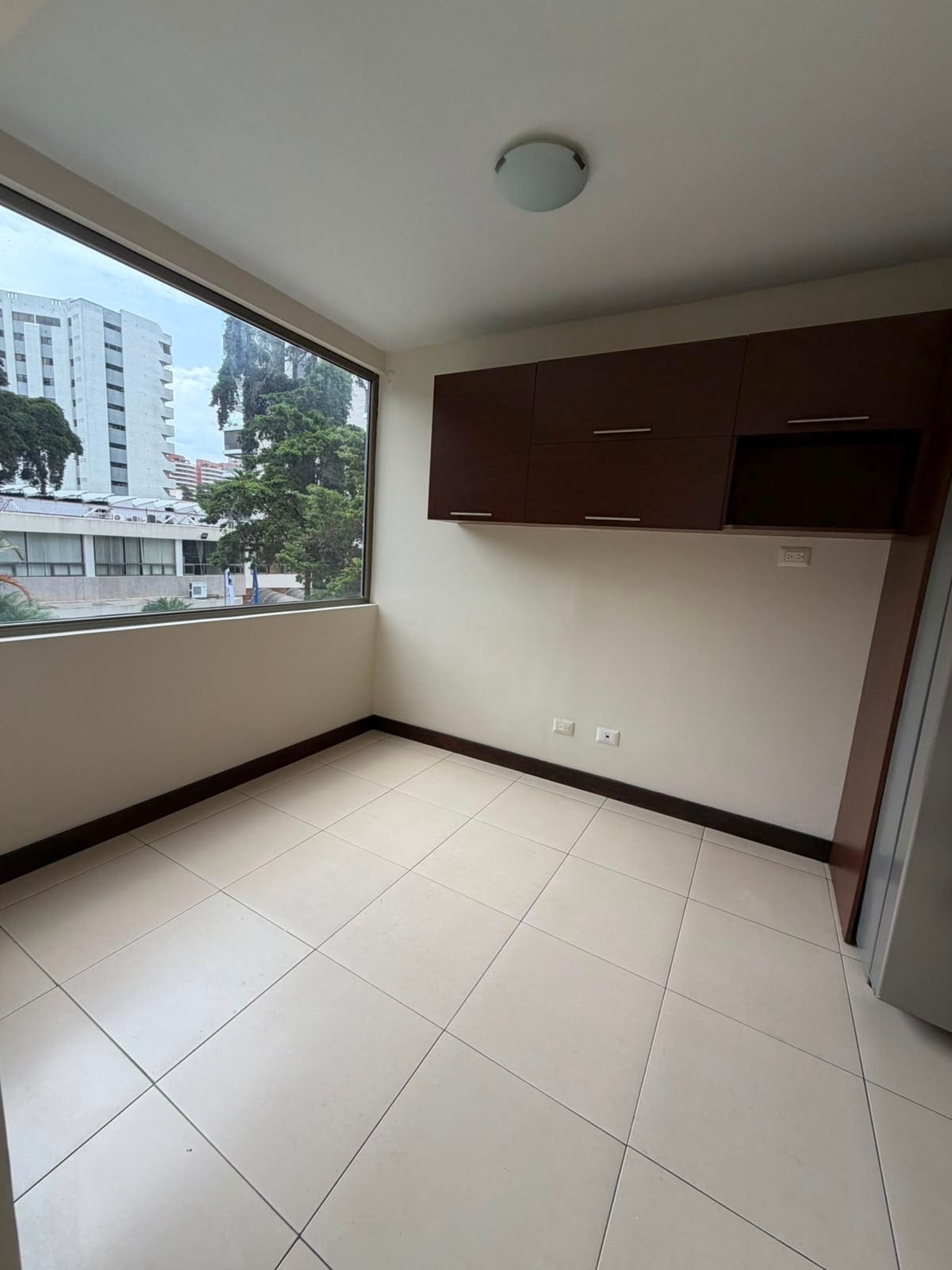 Apartamento en Renta Edificio Cobella Zona 14 — Apartamento en Alquiler en Cobella, Zona 14, Guatemala, Ciudad — foto 6 de 14