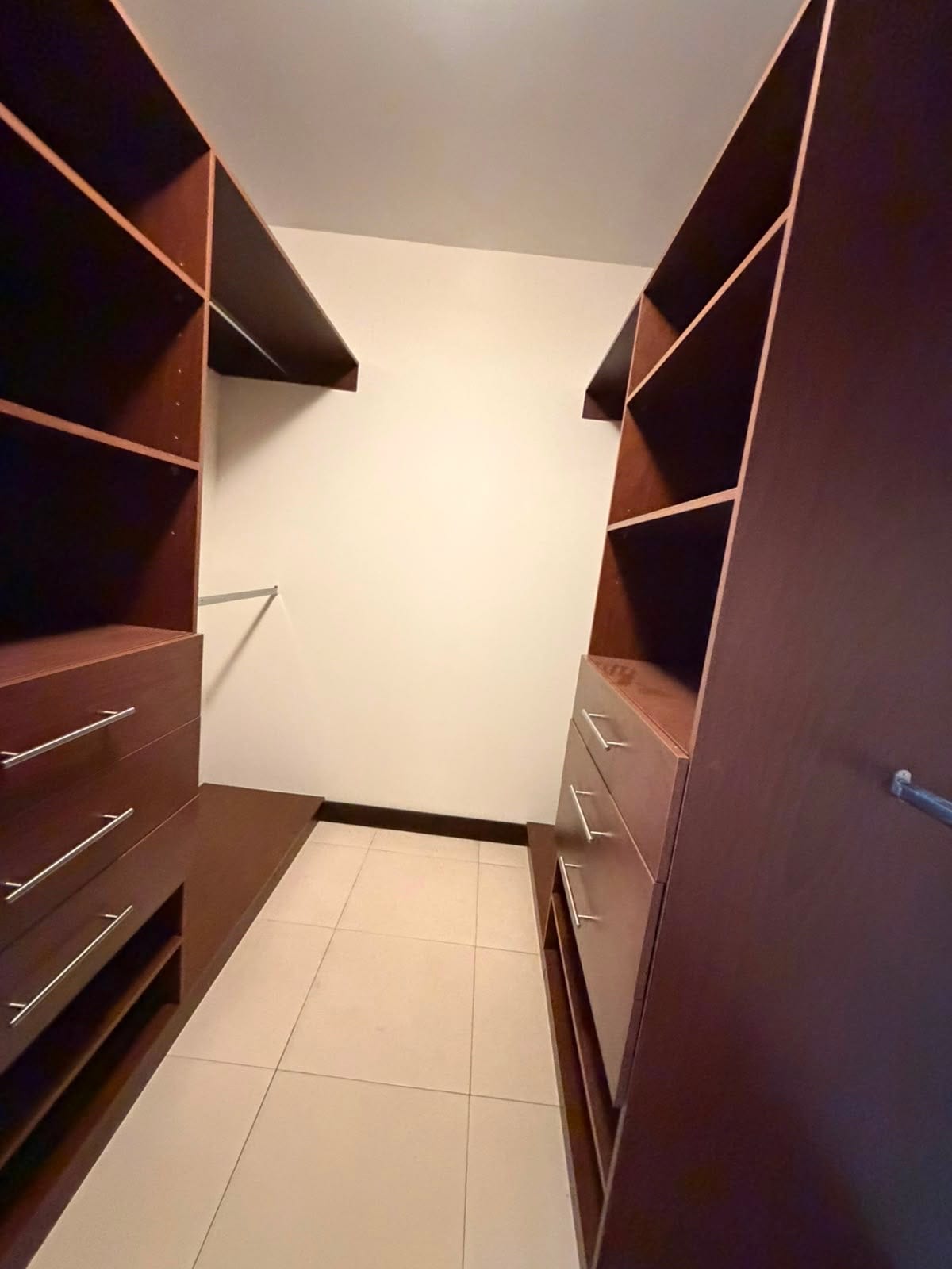Apartamento en Renta Edificio Cobella Zona 14 — Apartamento en Alquiler en Cobella, Zona 14, Guatemala, Ciudad — foto 7 de 14