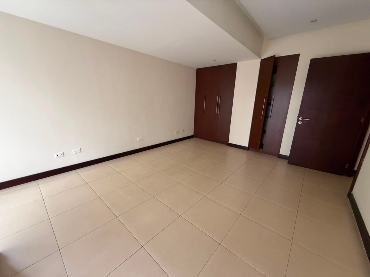 Apartamento en Renta Edificio Cobella Zona 14 — Apartamento en Alquiler en Cobella, Zona 14, Guatemala, Ciudad — foto 8 de 14