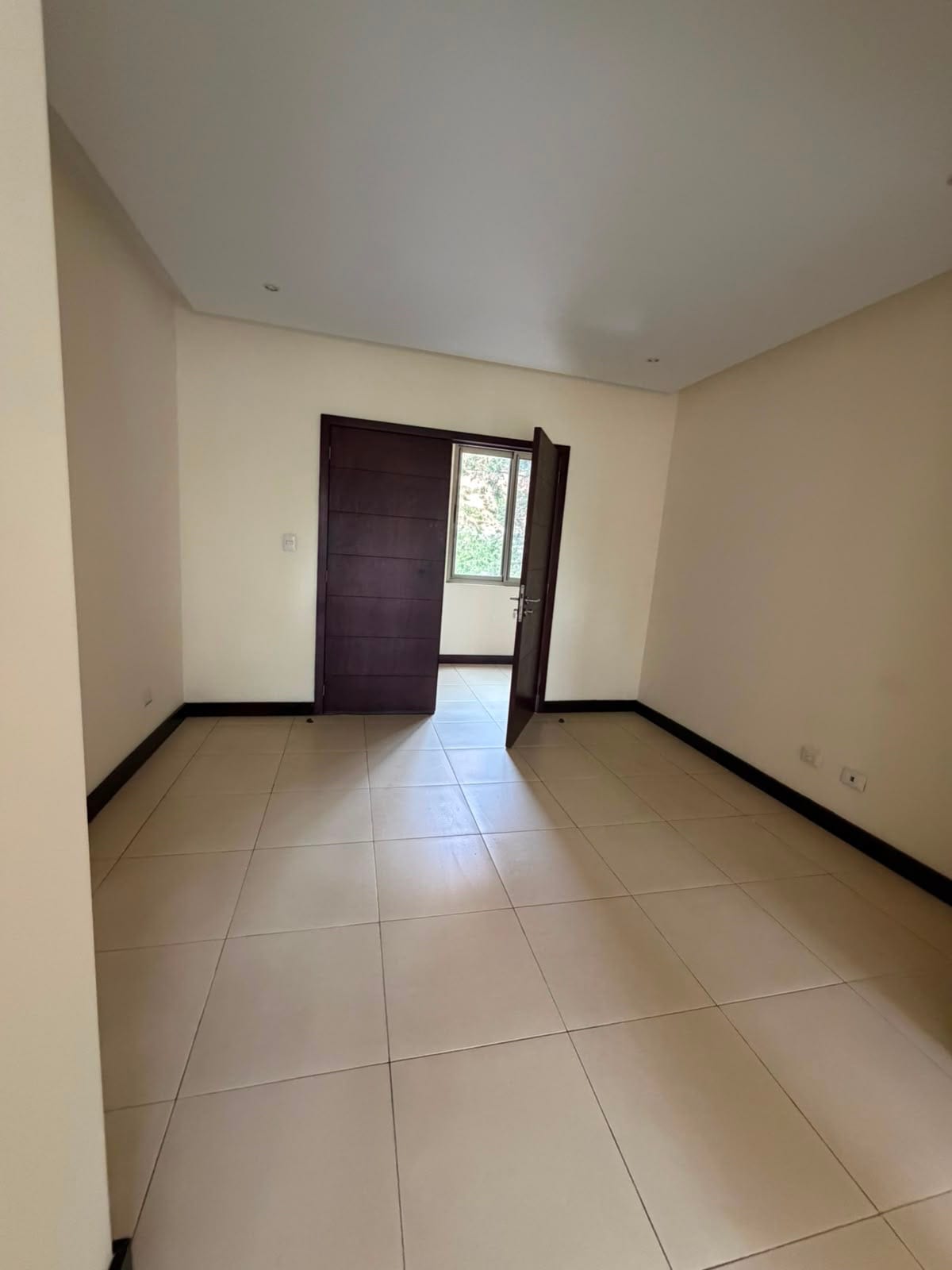 Apartamento en Renta Edificio Cobella Zona 14 — Apartamento en Alquiler en Cobella, Zona 14, Guatemala, Ciudad — foto 13 de 14