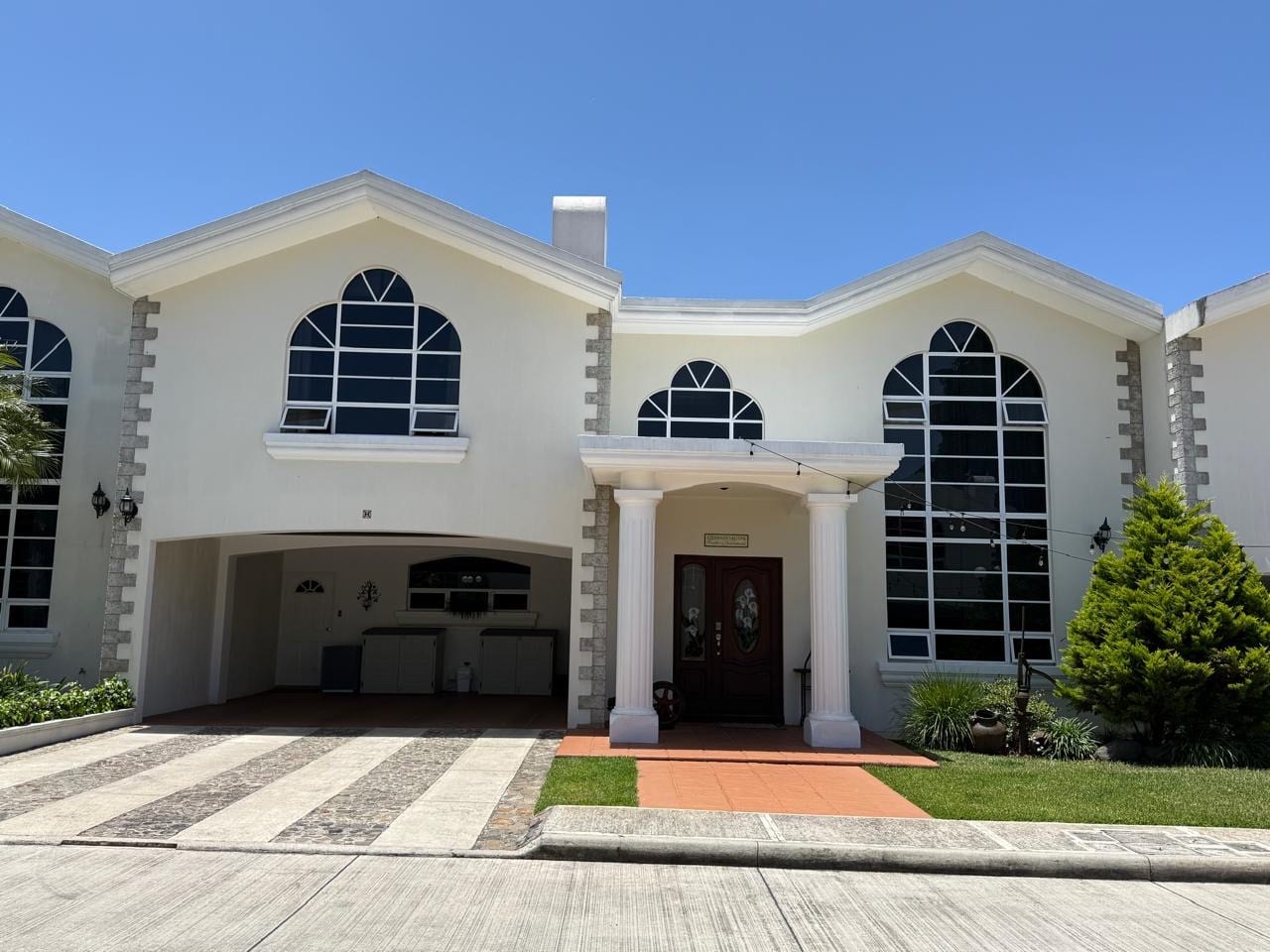 Casa en Venta en San Antonio – Dentro de Condominio — Casa en Venta en San Antonio, Carretera a El Salvador, Guatemala, Ciudad — foto 2 de 15