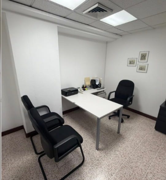 Oficina de 120 m² en Zona 10 — Oficina en Alquiler en Zona 10, Guatemala, Ciudad — foto 8 de 9