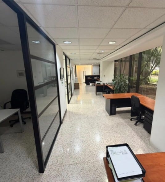 Oficina de 120 m² en Zona 10 — Oficina en Alquiler en Zona 10, Guatemala, Ciudad — foto 9 de 9