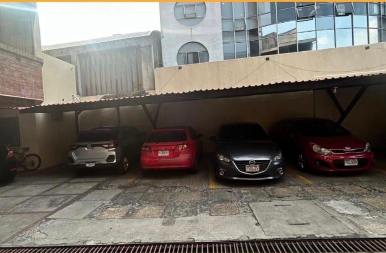 Venta Complejo de 2 Edificios con 14 Apartamentos en Zona 13 — Edificio en Venta en Zona 13, Guatemala, Ciudad — foto 4 de 6
