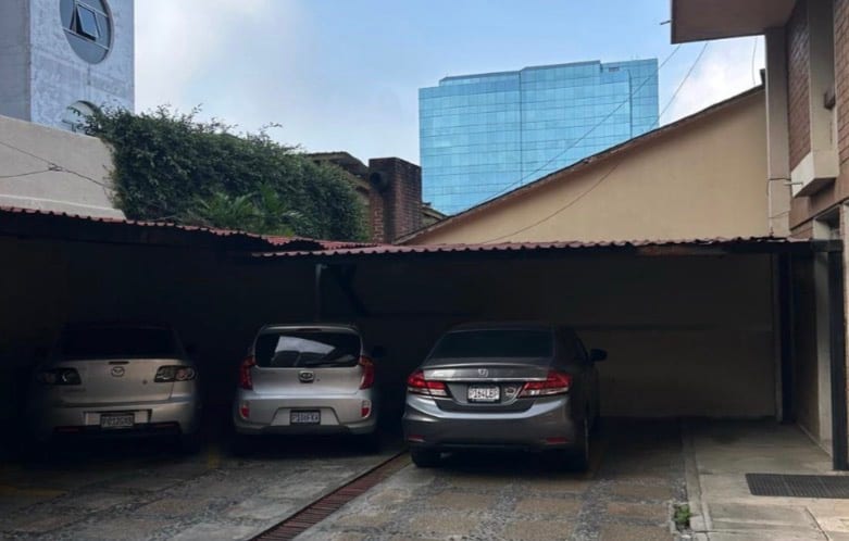 Venta Complejo de 2 Edificios con 14 Apartamentos en Zona 13 — Edificio en Venta en Zona 13, Guatemala, Ciudad — foto 5 de 6