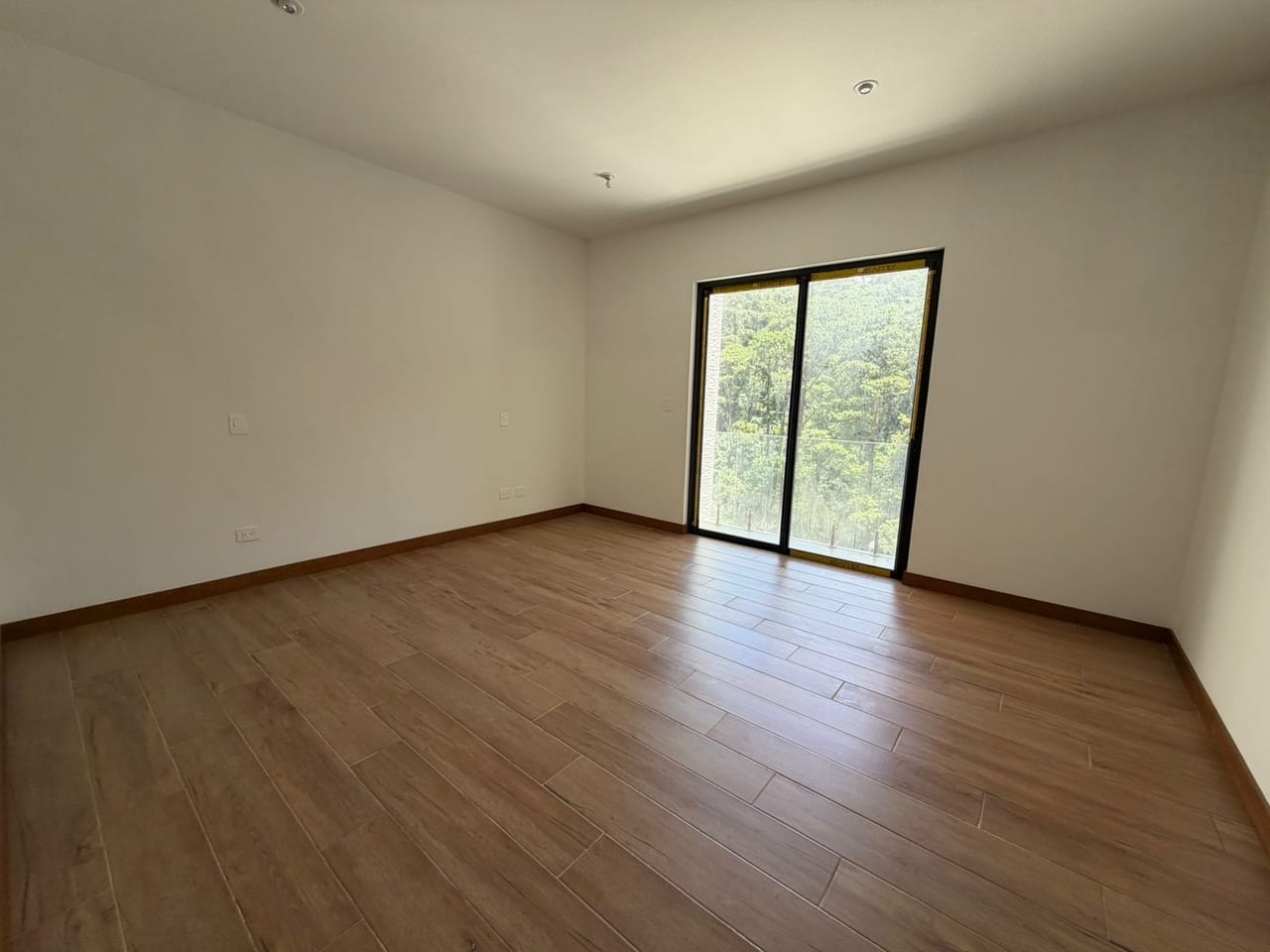Casa en Venta | la Reserva, Santa Rosalía – KM 12 CES — Casa en Venta en Santa Rosalia La Laguna, Carretera a El Salvador, Guatemala, Ciudad — foto 2 de 16