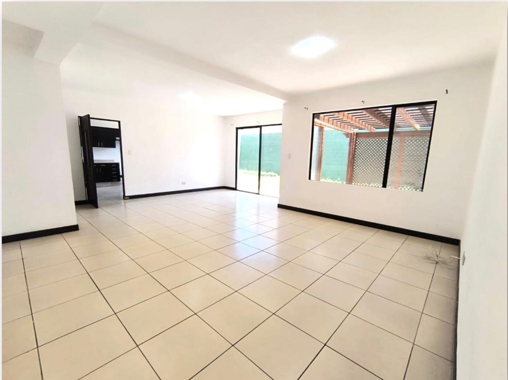 Sala/ comedor — Casa en Venta – Condominio Terravista — Casa en Venta en Terravista, Carretera a El Salvador, Guatemala, Ciudad — foto 1 de 17