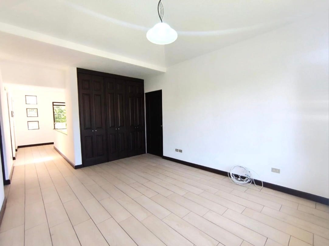 Sala familiar — Casa en Venta – Condominio Terravista — Casa en Venta en Terravista, Carretera a El Salvador, Guatemala, Ciudad — foto 6 de 17