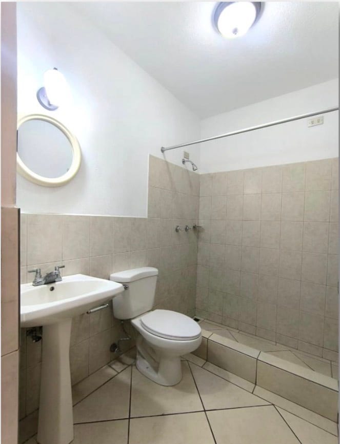 Baño — Casa en Venta – Condominio Terravista — Casa en Venta en Terravista, Carretera a El Salvador, Guatemala, Ciudad — foto 9 de 17