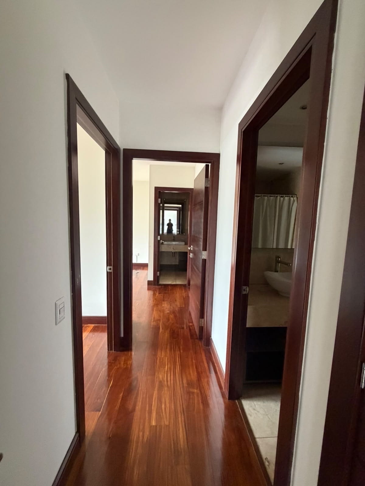 Apartamento en Renta | Edificio Tiffany – Zona 14 — Apartamento en Alquiler en Zona 14, Guatemala, Ciudad — foto 13 de 16