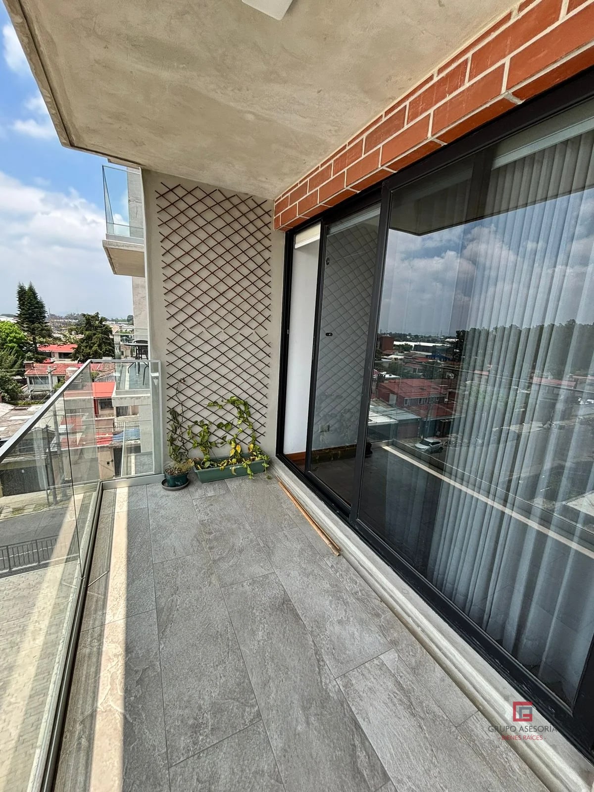 Único apartamento en edificio Vidalta zona 11 - 4