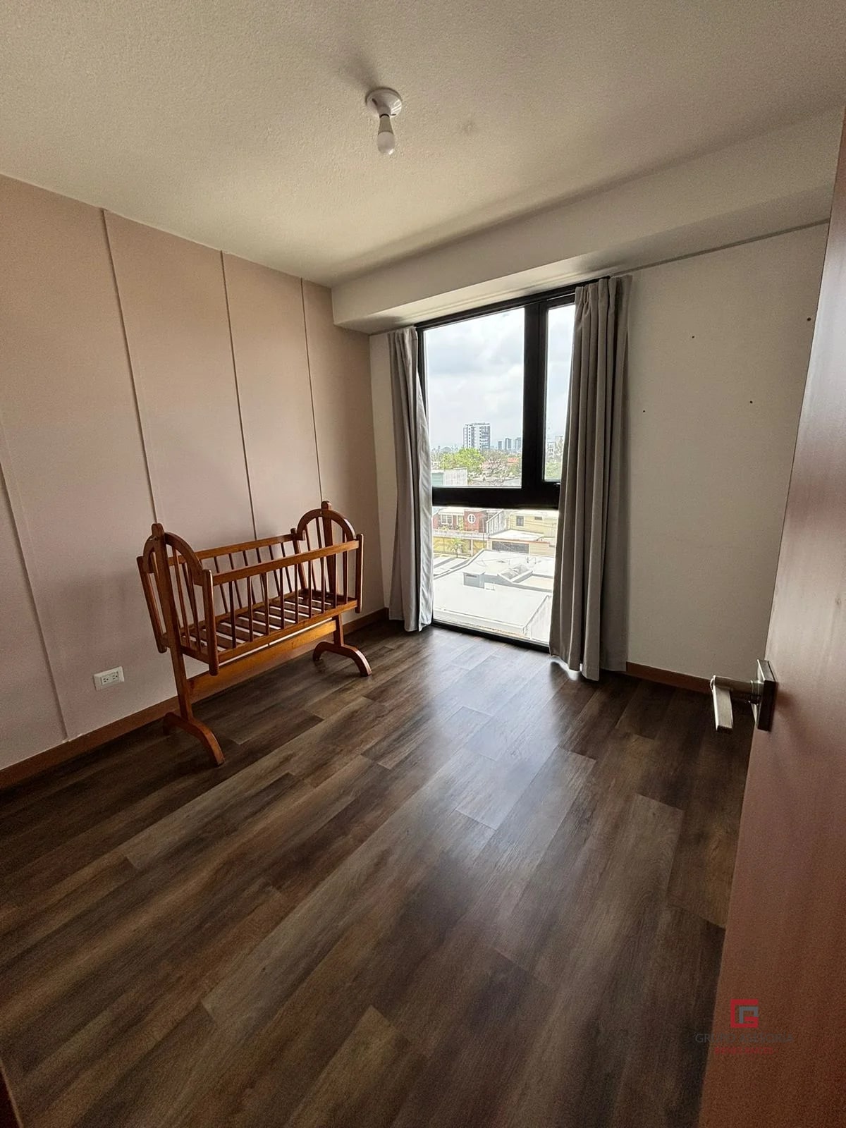 Único apartamento en edificio Vidalta zona 11 - 2
