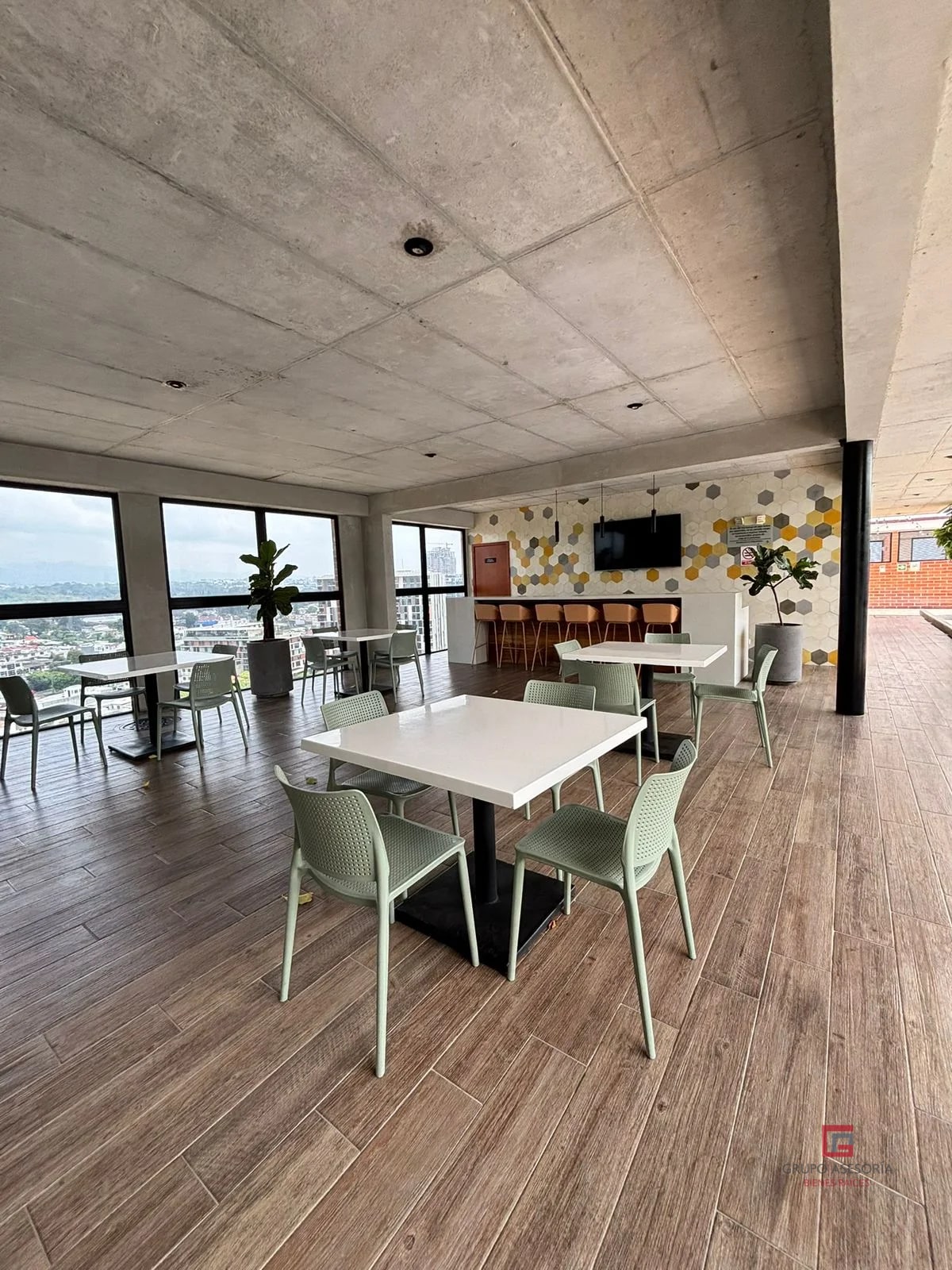 Único apartamento en edificio Vidalta zona 11 - 10