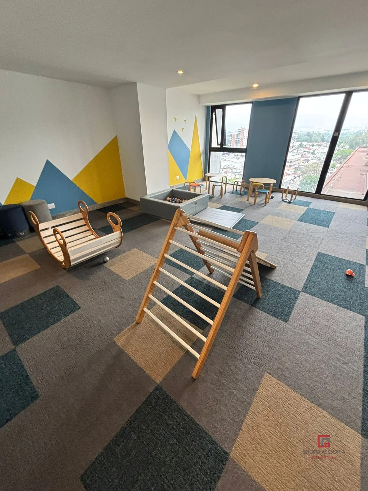 Único apartamento en edificio Vidalta zona 11 - 11
