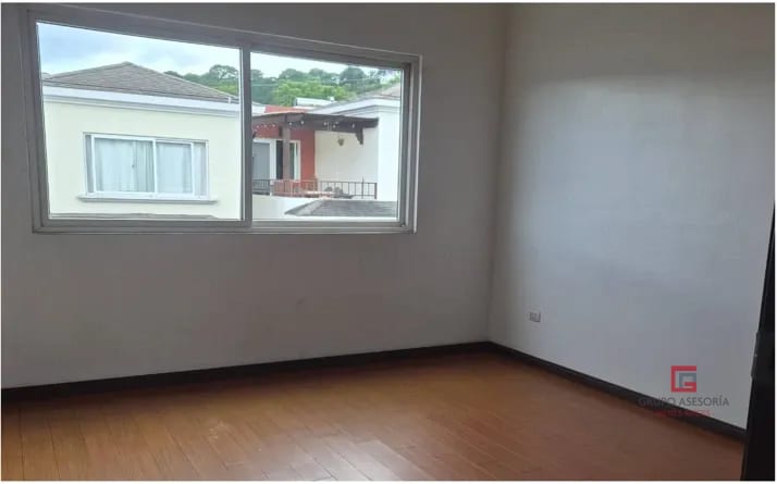 Espectacular casa en renta Las Luces del Encinal — Casa en Alquiler en Zona 7 Mixco, Guatemala, Ciudad — foto 6 de 16