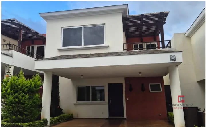 Espectacular casa en renta Las Luces del Encinal — Casa en Alquiler en Zona 7 Mixco, Guatemala, Ciudad — foto 1 de 16