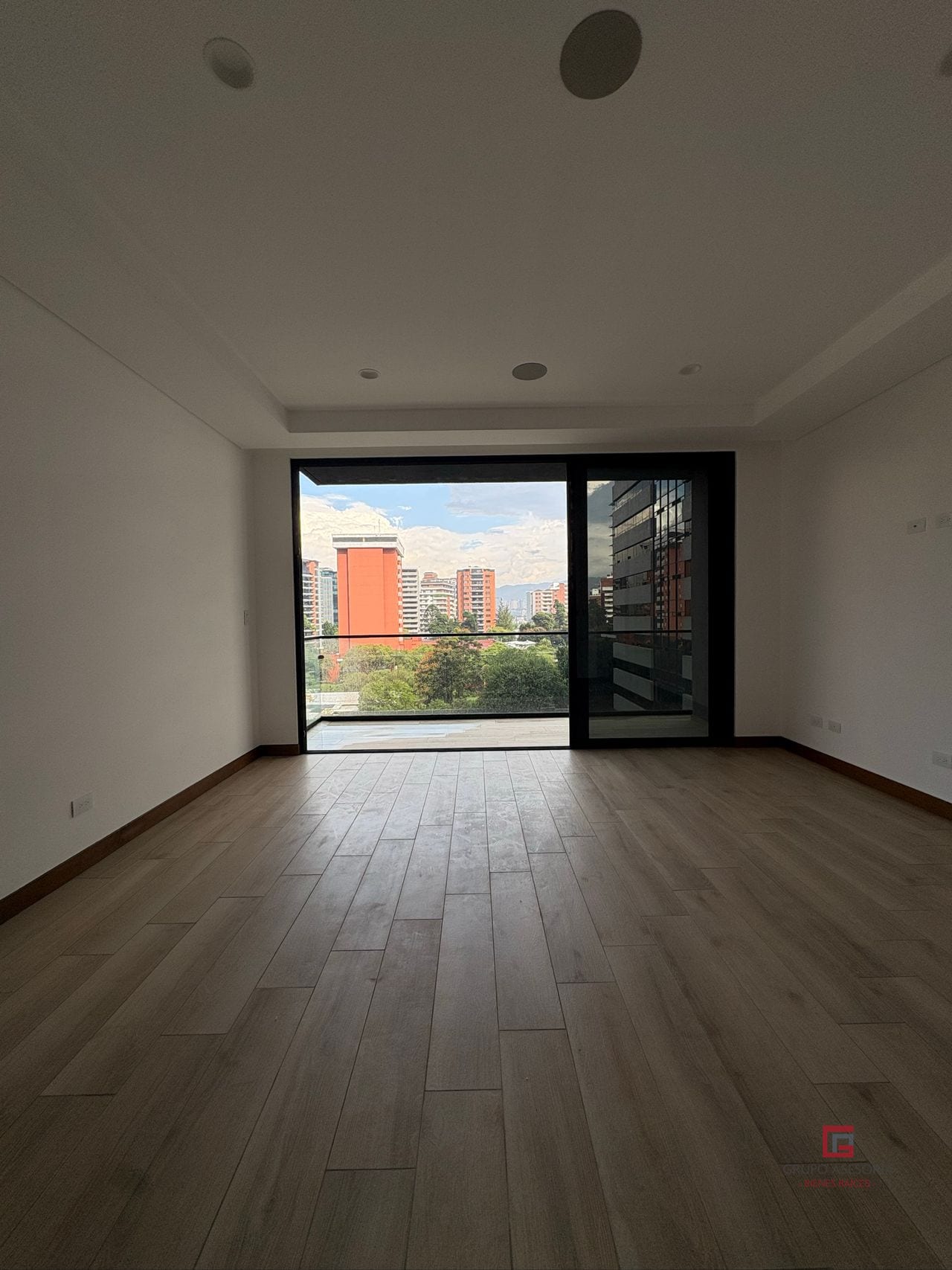 Apartamento en renta Ferré Diez zona 10 — Apartamento en Alquiler en Ferré Diez, Zona 10, Guatemala, Ciudad — foto 2 de 17