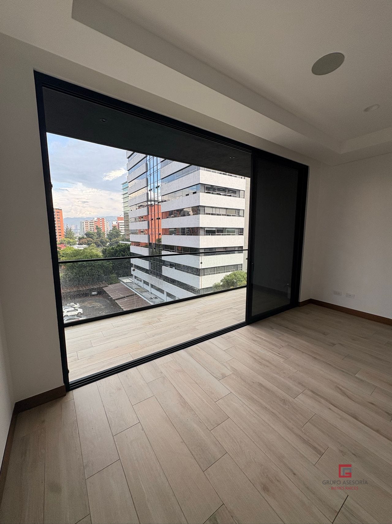 Apartamento en renta Ferré Diez zona 10 — Apartamento en Alquiler en Ferré Diez, Zona 10, Guatemala, Ciudad — foto 5 de 17