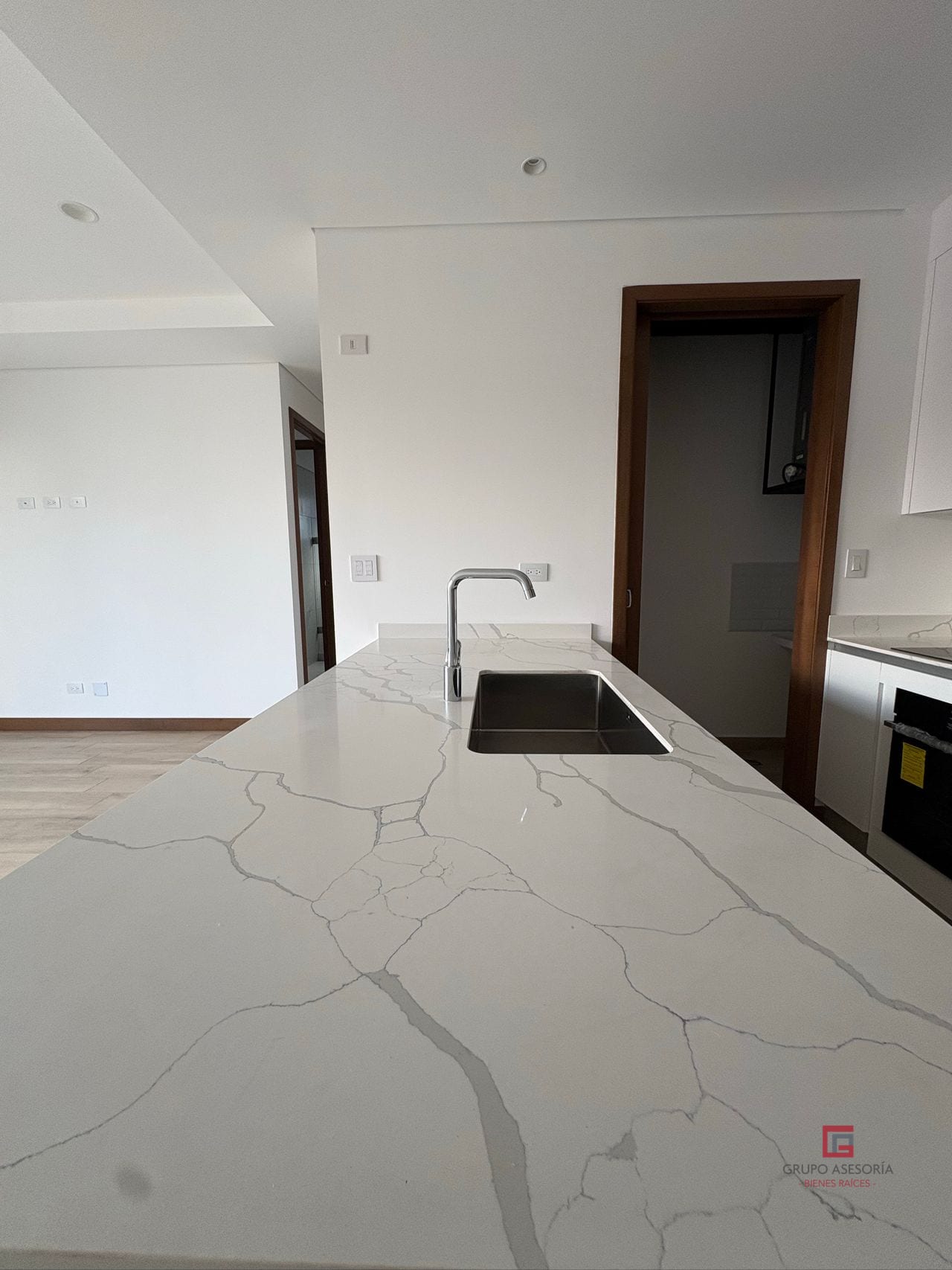 Apartamento en renta Ferré Diez zona 10 — Apartamento en Alquiler en Ferré Diez, Zona 10, Guatemala, Ciudad — foto 9 de 17
