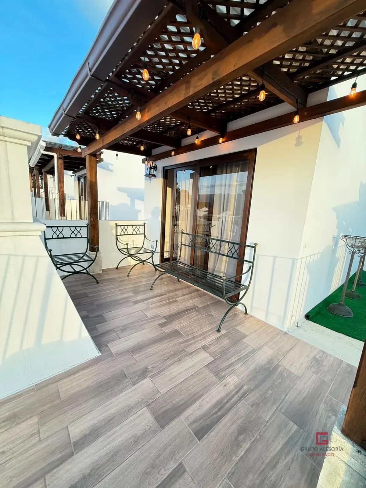Balcón — Acogedora Casa en venta Barrios Coloniales — Casa en Venta en San Pedro Las Huertas, Antigua, Sacatepéquez — foto 2 de 17