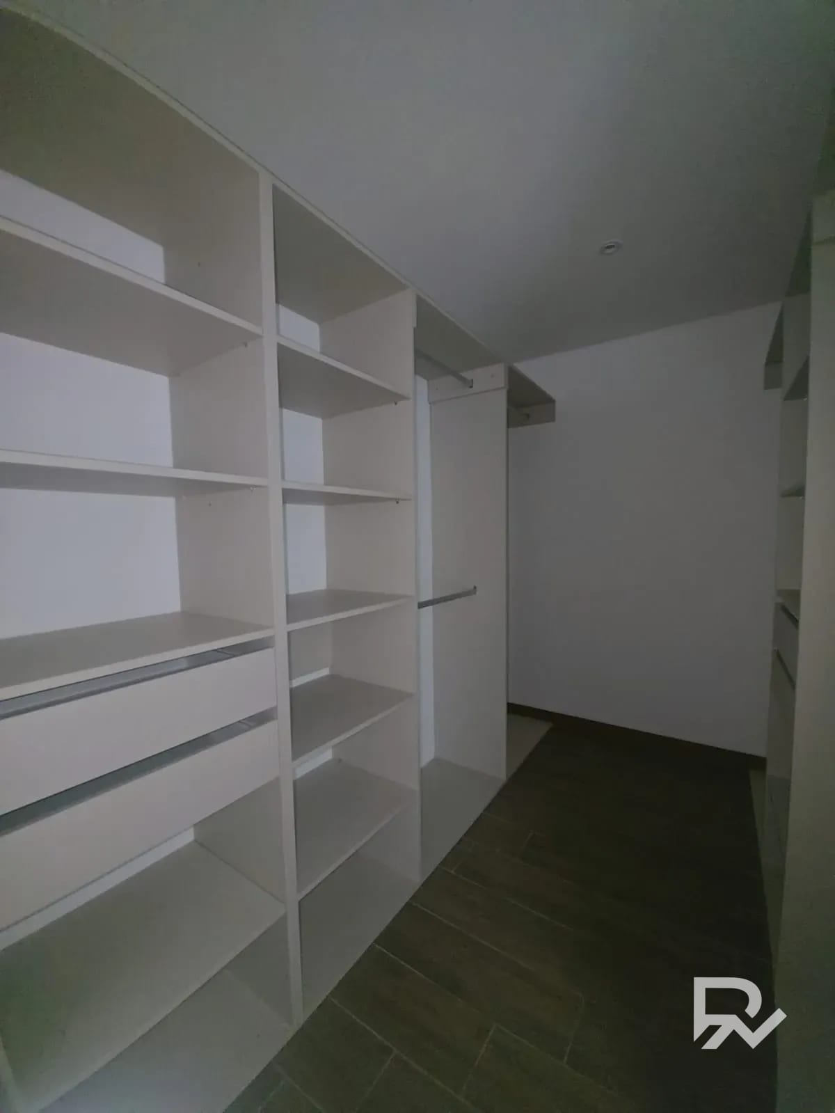 Alquiler de apartamento en Ferre Diez, en zona 10 — Apartamento en Alquiler en Zona 10, Guatemala, Ciudad — foto 13 de 15