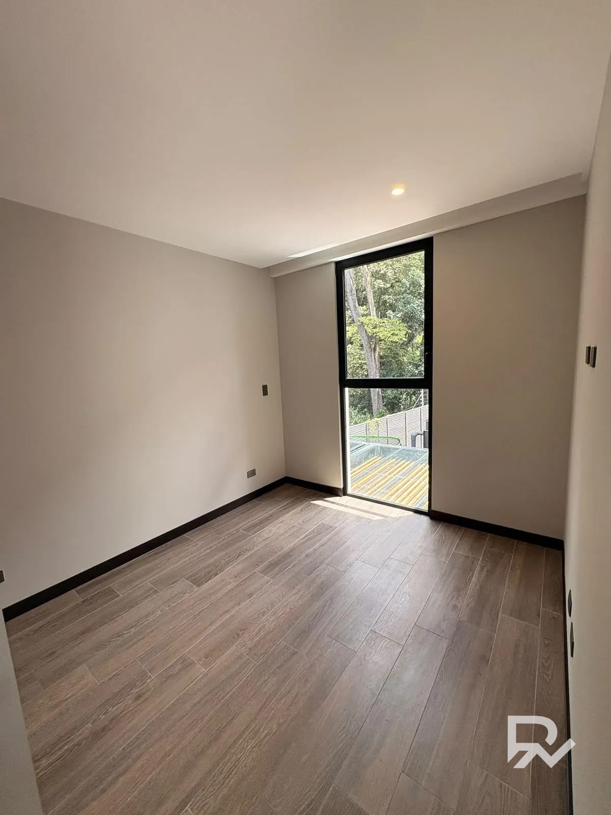 Alquiler de linda casa en kilómetro 9 de CAES para estrenar — Casa en Alquiler en Carretera a El Salvador, Guatemala, Ciudad — foto 4 de 17