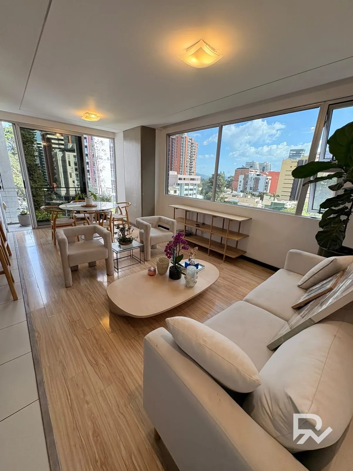 Alquiler apartamento Torre Catorce zona 14 — Apartamento en Alquiler en Zona 14, Guatemala, Ciudad — foto 1 de 13